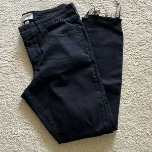 Universal Thread black distressed Jean